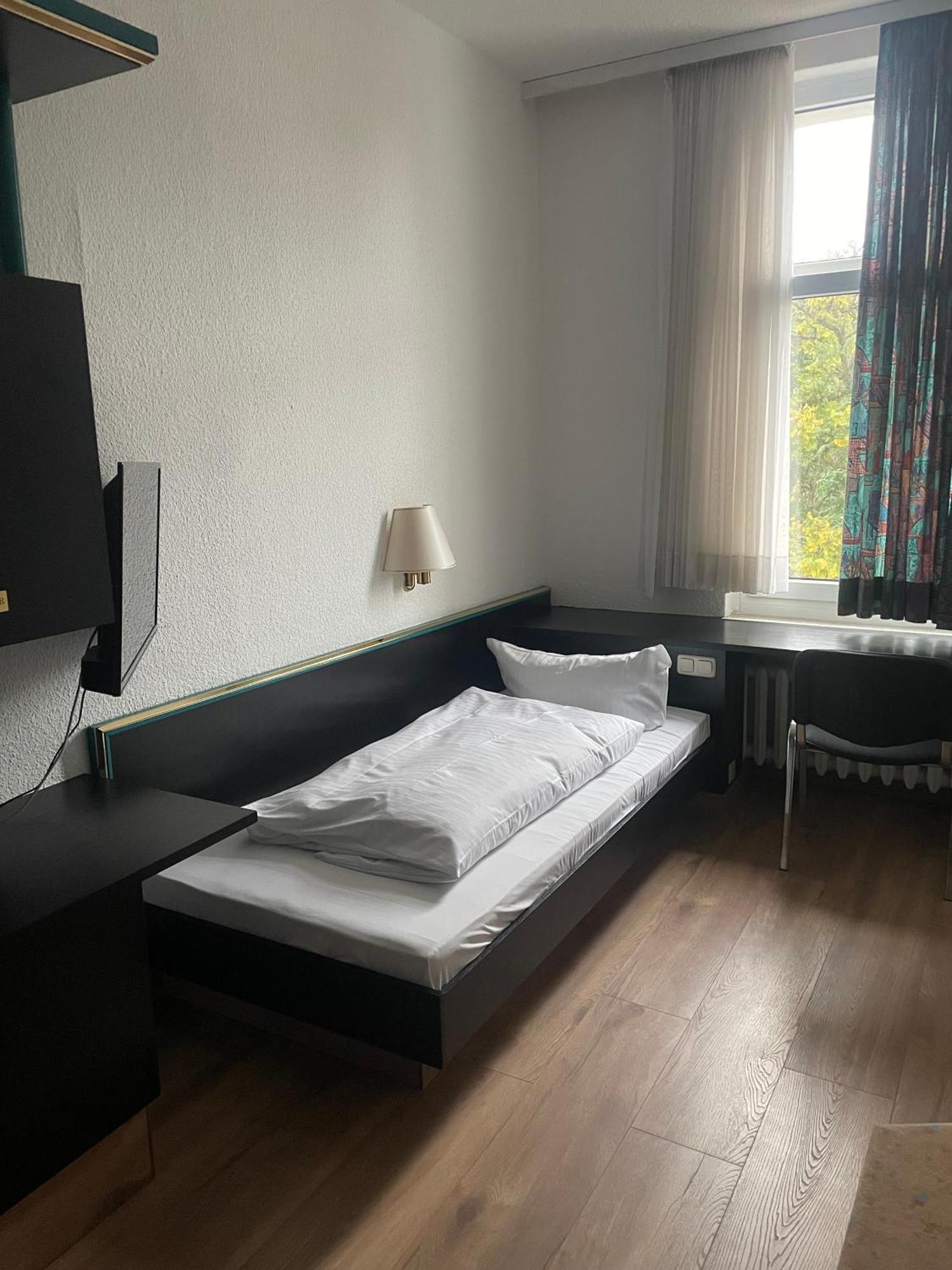 Hotel Bitterfelder Hof Exterior photo